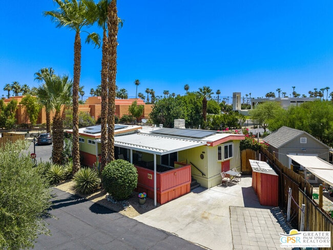 Photo - 306 Logenita St