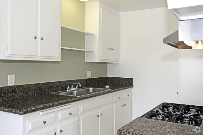 1BR, 1BA -725 SF - Las Casas Apartments
