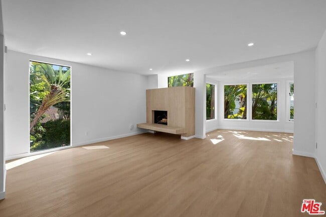 Photo - 9315 Lloydcrest Dr