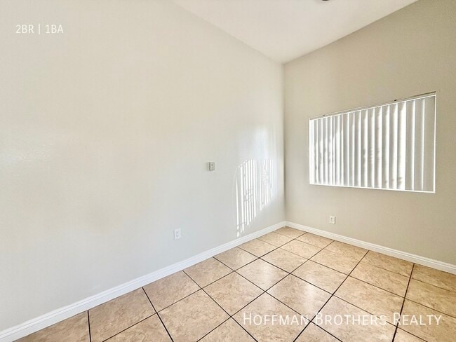 Photo - 851 W 93rd St Unit B