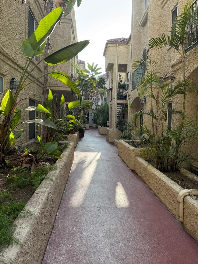 Building Photo - 4821 Sepulveda Blvd Unit 203