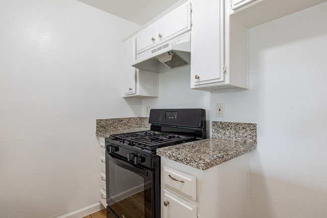 Photo - Van Nuys Apartments