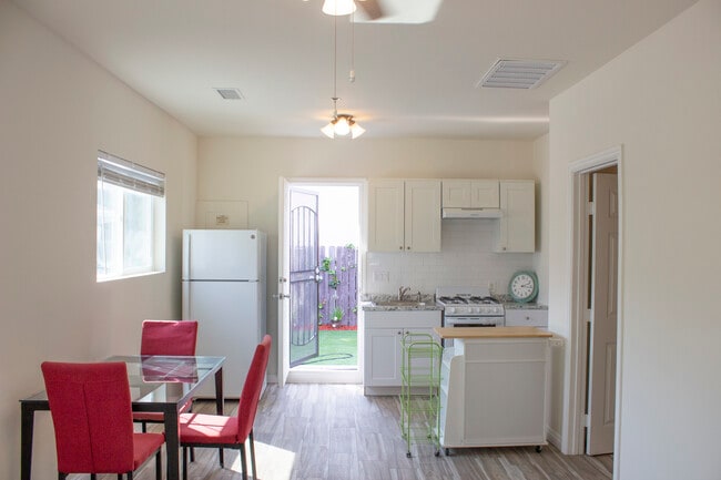 Photo - 659 Salem St