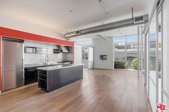 Building Photo - 4080 Glencoe Ave Unit 407