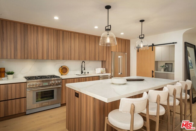 Photo - 8817 Ashcroft Ave