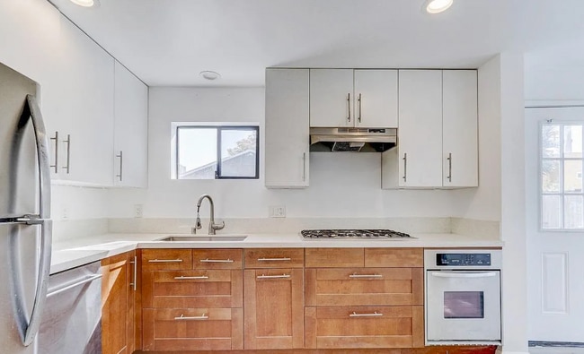 Building Photo - 2560-62 L St Unit 2562 L St