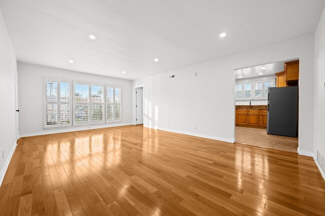 Building Photo - Renovated 3BR 2BA in Prime Beverly Hills | In-Unit W/D + Parking Unit 9