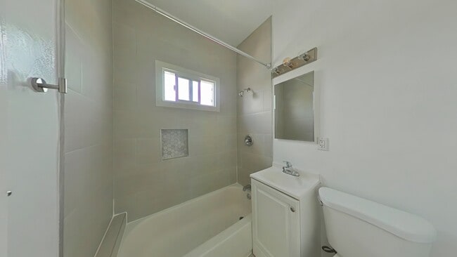 Bathroom - 3820 Homer St Unit 3820