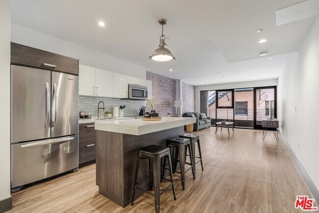 Photo - 932 S Hill St Unit 401