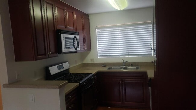 Photo - 5540 Owensmouth Ave Unit 216