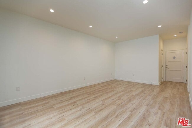 Photo - 7223 Willoughby Ave Unit 104