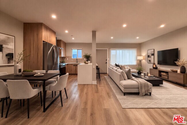 Photo - 1307 Tamarind Ave