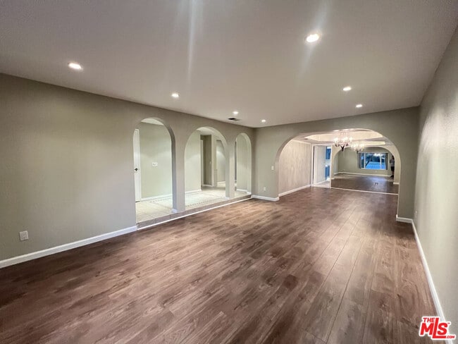 Photo - 16650 Rinaldi St