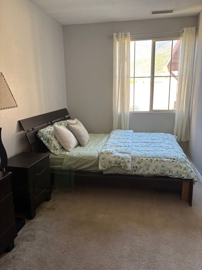 Building Photo - 15402 Thistle St