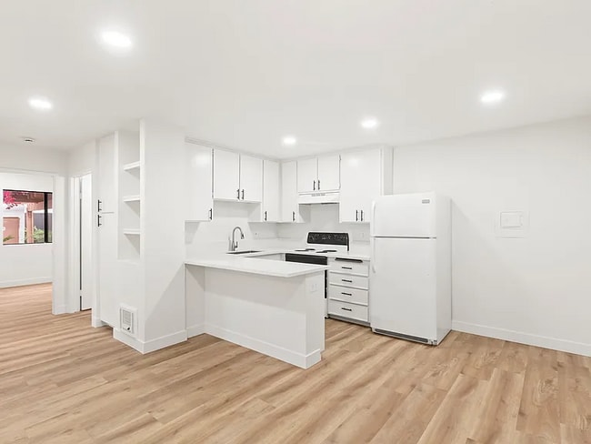 Building Photo - 6358 Rancho Mission Rd Unit 613