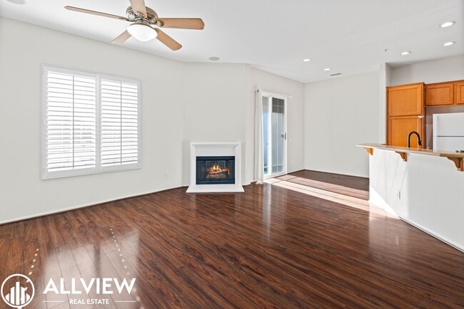 Rare 2 Bed 2.5 Bath Available Now!! - Rare 2 Bed 2.5 Bath Available Now!! Townhome