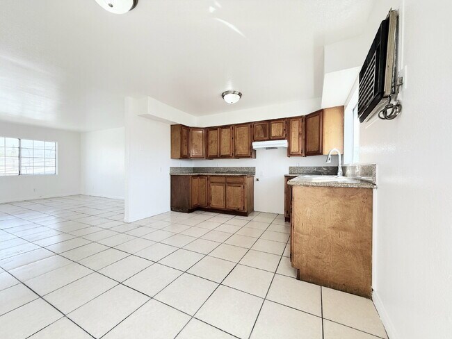 Photo - Bright & Spacious Upper Unit with 3 Bedroom, 2 Bath and assigned Parking space Unit D