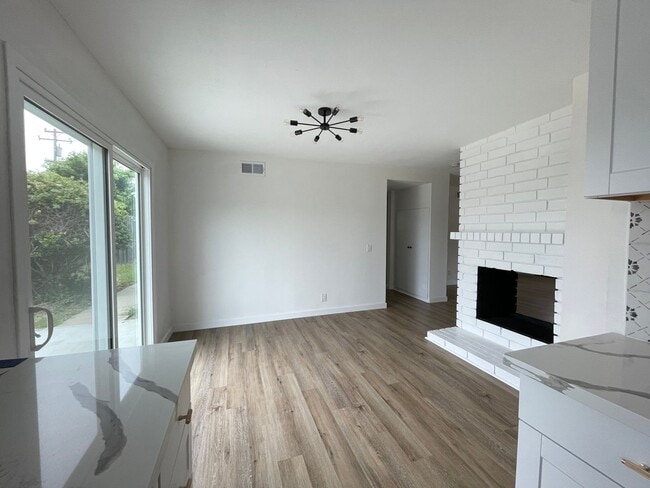 Photo - 121 Huntington Pl