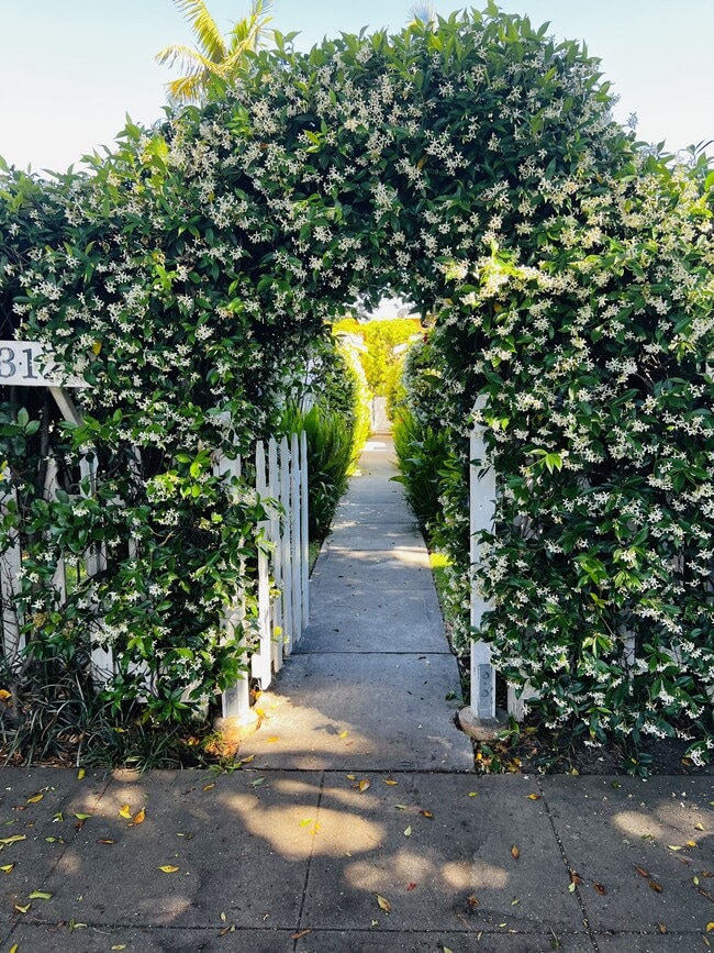 entrance to propery - 3116 Colorado Ave Unit #D