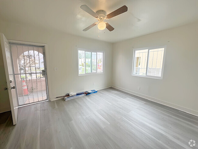 Building Photo - 1510 W 53rd St Rental
