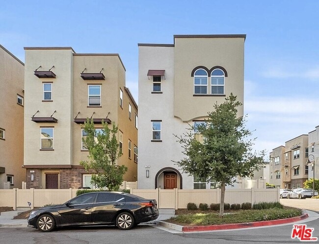 Building Photo - 749 Daniel Freeman Cir