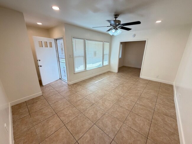 Photo - 3552 N Alameda Ave