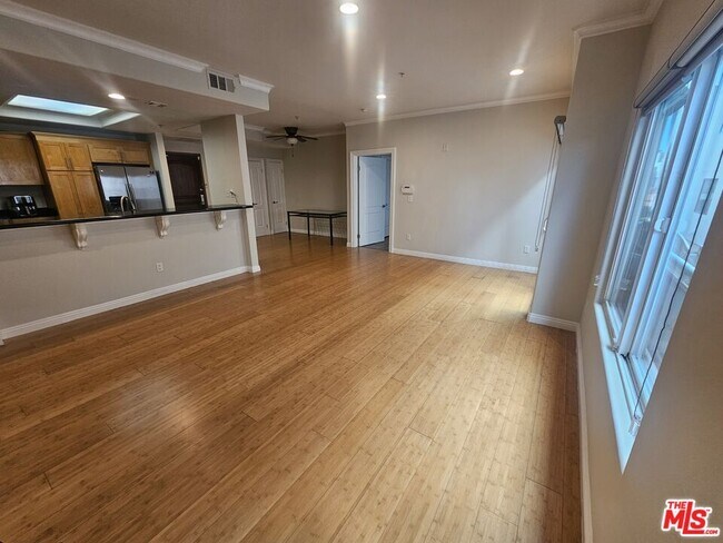 Photo - 1128 S Serrano Ave Unit 102