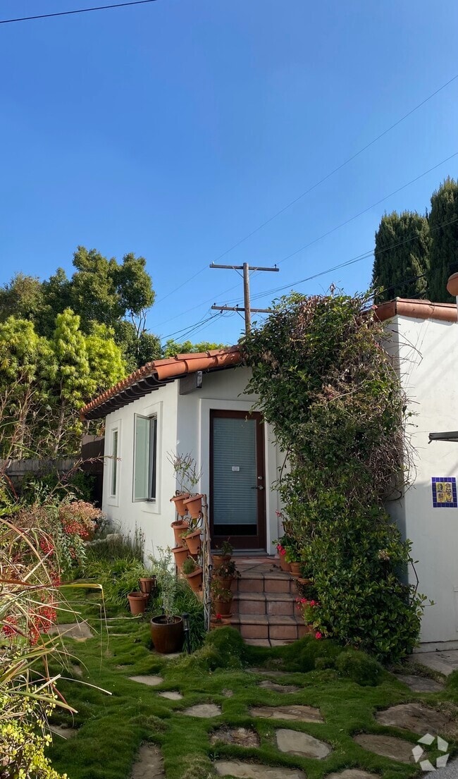 Building Photo - 1224 Poinsettia Dr Rental