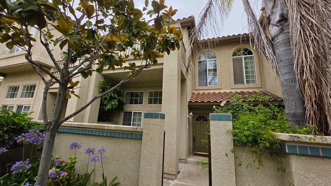 Front entry to condo - 644 Warwick Ave Unit Fair Oaks Condos