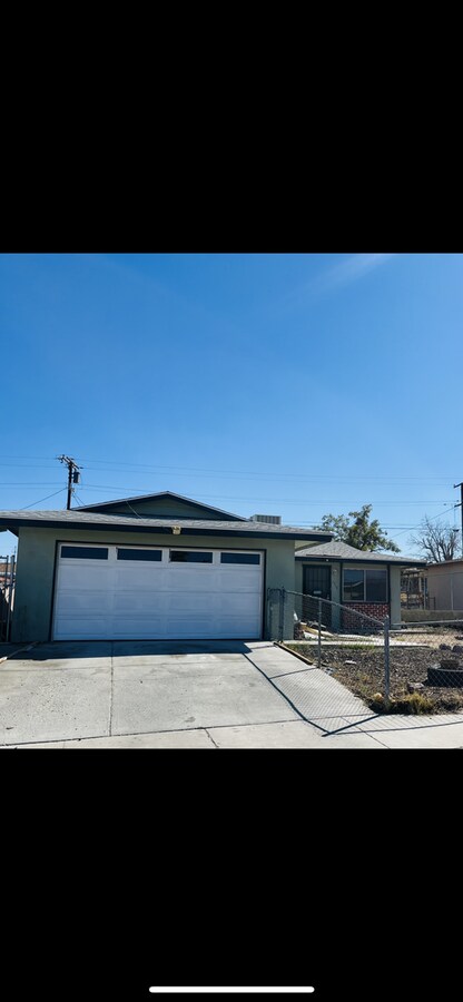 3 Bedroom 1 Bathroom Home! - 3 Bedroom 1 Bathroom Home!