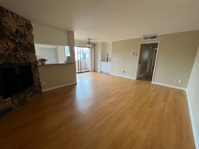 Building Photo - 14157 Vanowen St Unit 101