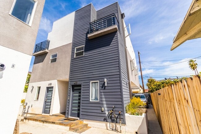 Photo - 620 N Serrano Ave Unit 622 1/2