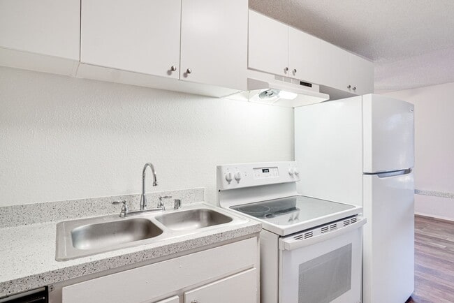 Photo - Parkview Poway Apartments | Comfortable Living in the Heart of Poway!