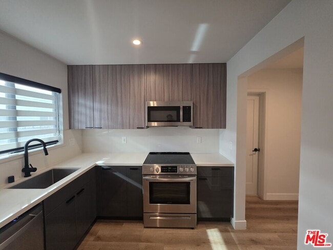 Photo - 3660 Watseka Ave Unit 2