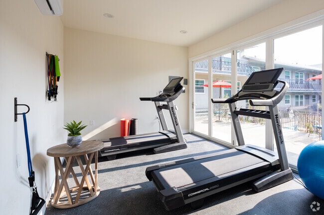 Fitness Room - Urban Comfort Meets Connectivity in Downto...