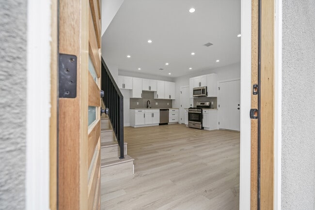 Photo - 10900 Baird Ave Unit 18517 Celtic St - ADU