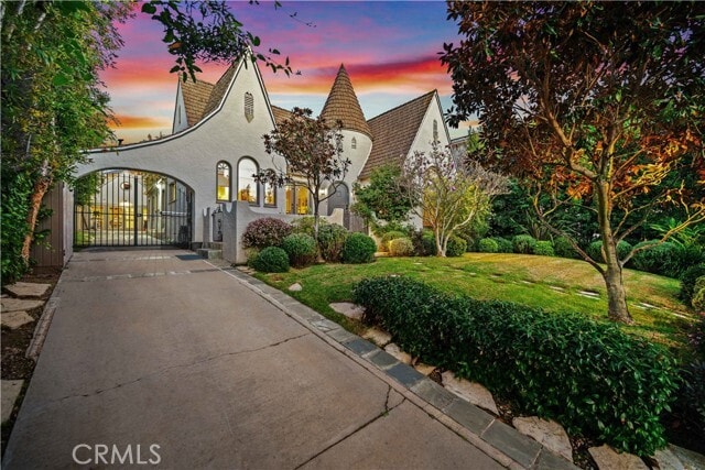 Building Photo - 1630 Warnall Ave