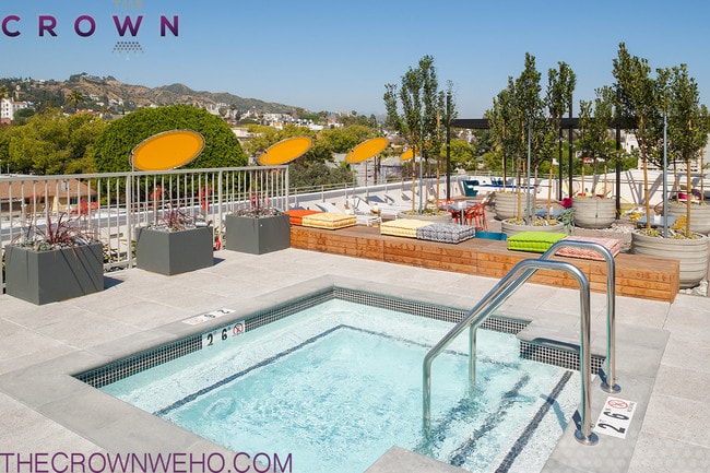 Roof deck hot tub - Crown Apartments