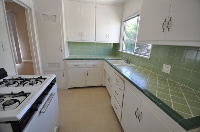 Photo - 11034-11038 La Maida Street Unit 11038.5