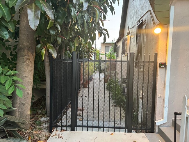 Front Entrance - 822 21st St Rental