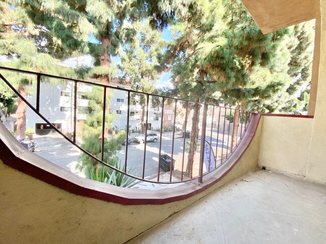 Photo - 7010 Lanewood Ave Unit 205