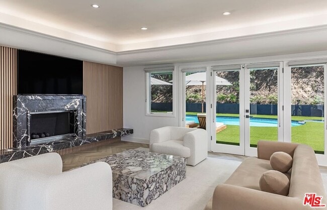 Photo - 502 Evelyn Pl