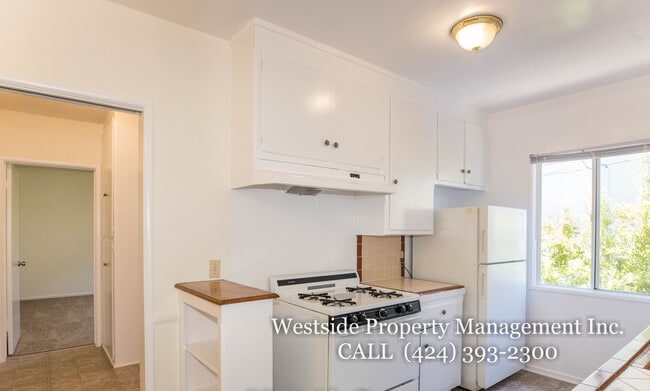 Photo - 145 N Lapeer Dr