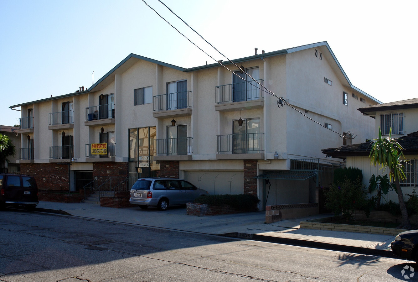 11520 Menlo Ave - 11520 Menlo Ave