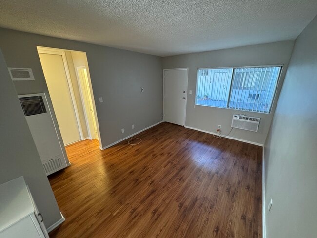 Photo - 6000 Franklin Ave