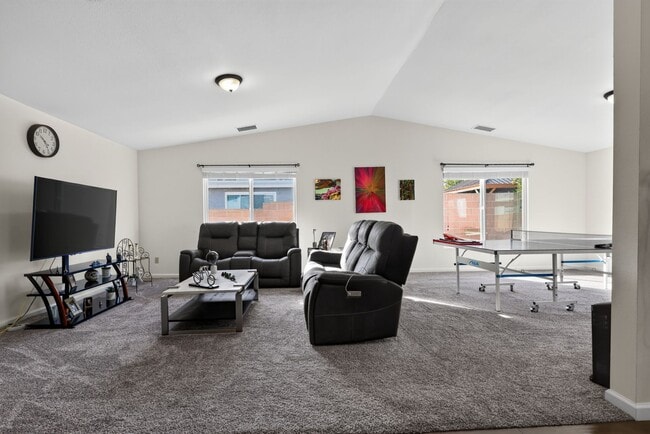 Photo - 832 Alvin St