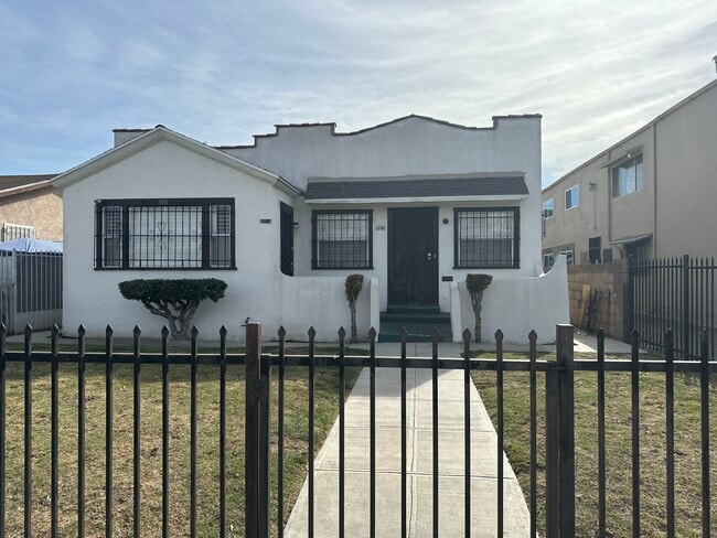 Photo - 902 W 73rd St Unit 73rd Street