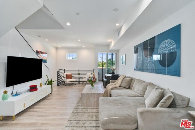 Photo - 4912 S Centinela Ave