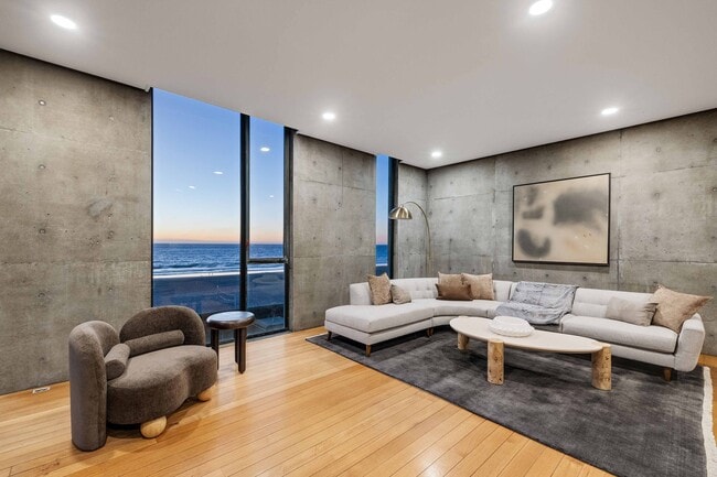 Photo - 1812 The Strand