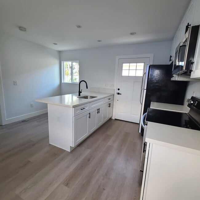 Photo - 8151 Hazeltine Ave